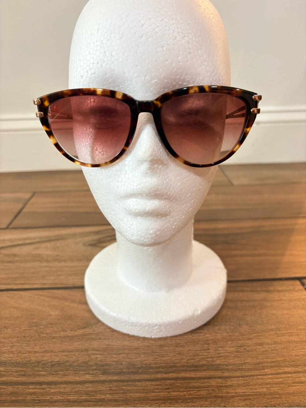 Bob Mackie sunglasses  Tortoise Frame Sunglasses with Pink Gradient Lenses rx